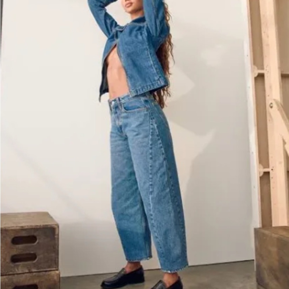 Abercrombie & Fitch curve love Mid Rise  barrel jean 27